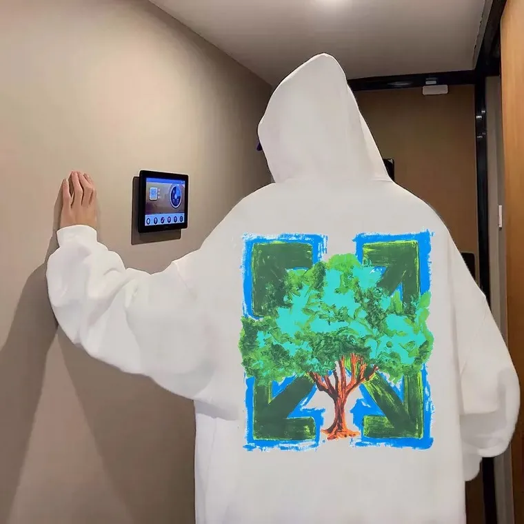 ♻️💯Upper body reference model picture❤️22SS top tested version environmentally friendly series OFFWHITE OW world environmentally friendly green tree graffiti pure cotton loose unisex round neck sweatshirt I won’t introduce the other ones here, just get to the point. This printed tree is different from the short-sleeved ones. The leaf shape part of the printing is replaced by embroidery. This cannot be seen from the picture level (you will definitely make a mistake when you look at the picture). Many versions on the market directly look at the picture and make the pattern, without worrying about this detail.  The fabric is made of 480g fish scale terry cotton fabric, and the hem is slit. This is the key detail.  The white front chest is the new slogan of the trumpet, and the back is also different. They are all framed by the classic and iconic large warning arrows. The black arrows are lake green, with a few white water-like patterns added; the white ones are sky blue arrows, with a big tree inside with branches and leaves filling the entire pattern. Both pieces are interpretations of traditional retro hand-painted graffiti painting techniques, which fully embody the natural and environmentally friendly atmosphere.  Color: White Size: XS-L P:410